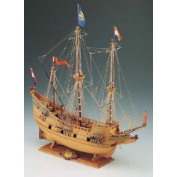 Half Moon - Model Ship Kit Half Moon 18 by Corel Ship Models